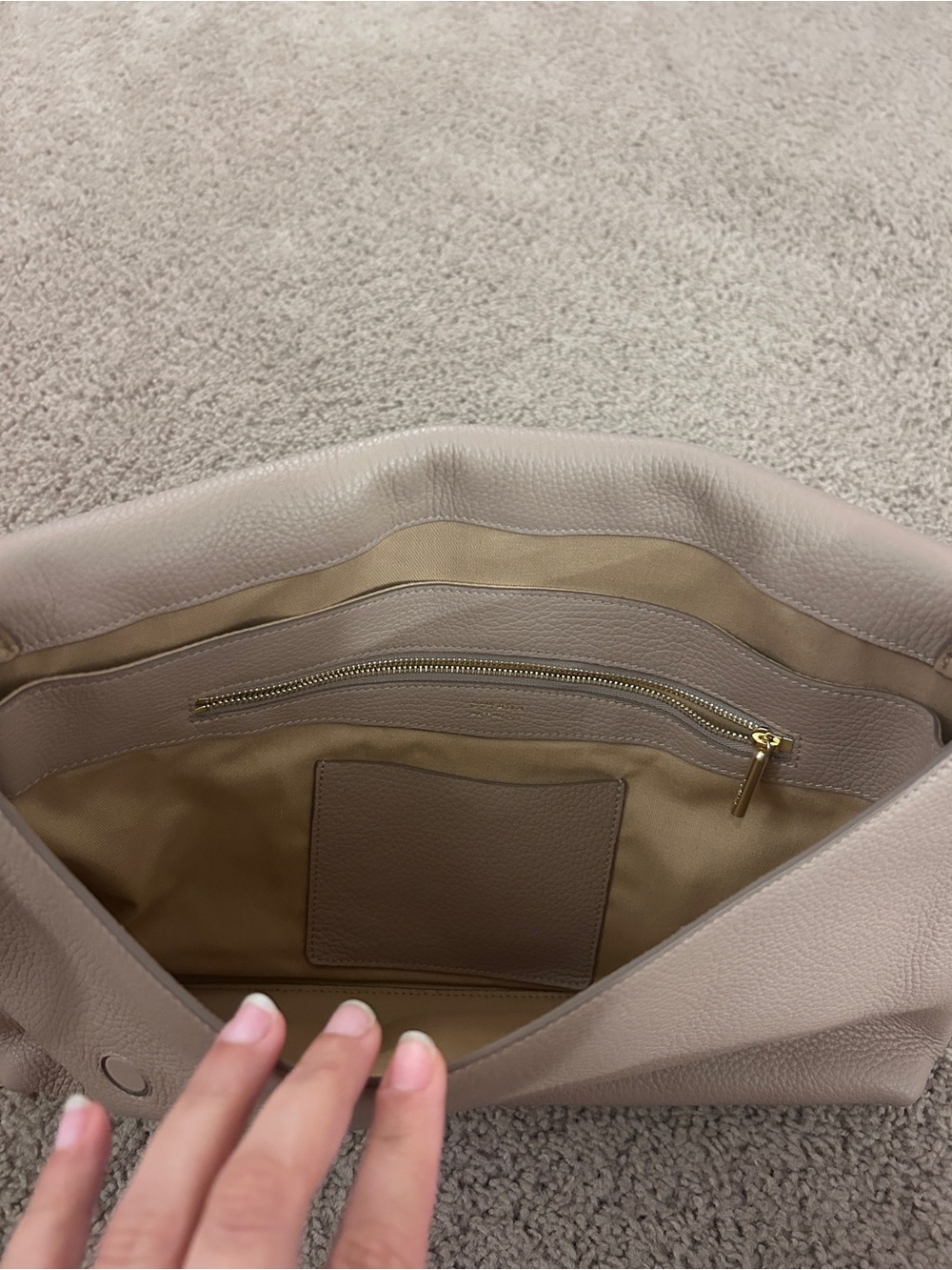 13 inch Cuyana Messenger Bag in Soft Rose - Picture 5 of 16